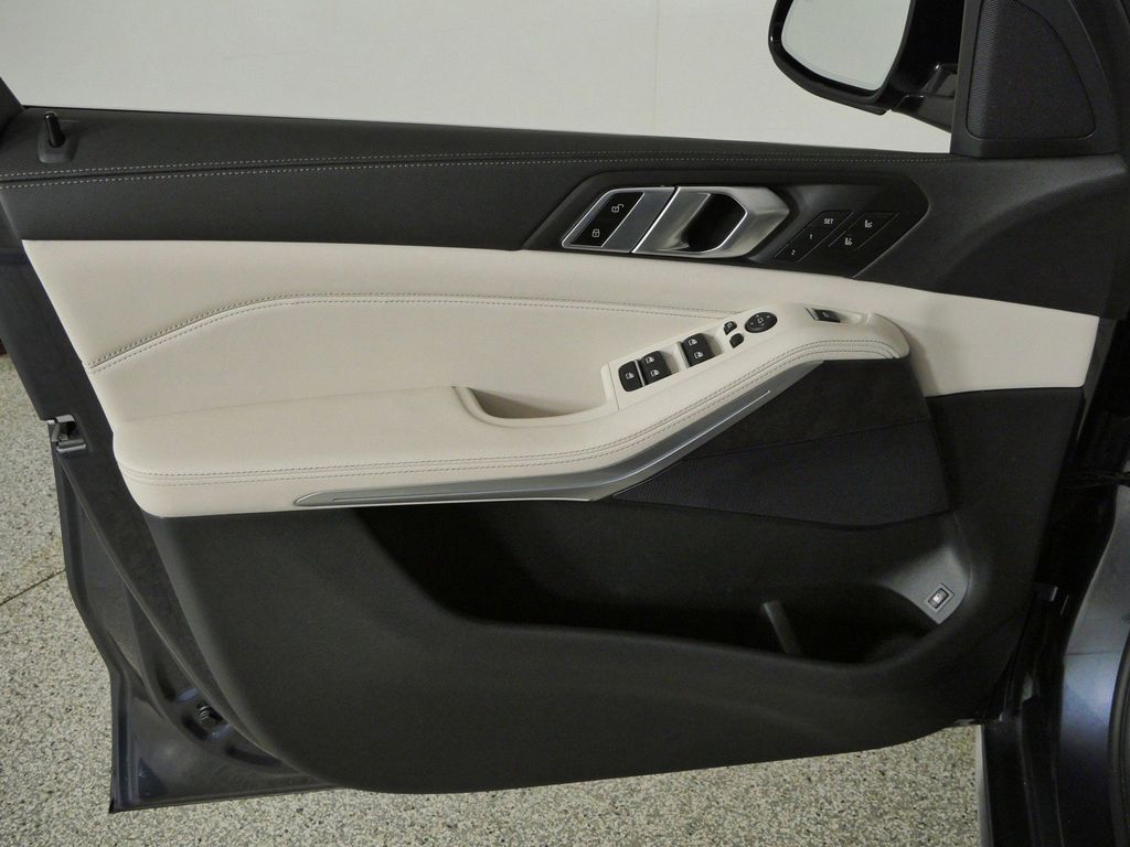 Thumbnail: 2022 BMW X5 - 37