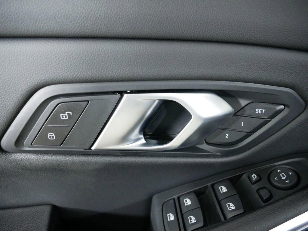 Thumbnail: 2025 BMW 3 Series - 35