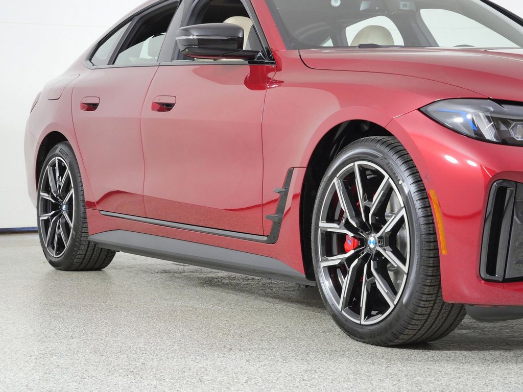 Thumbnail: 2026 BMW i4 - 6