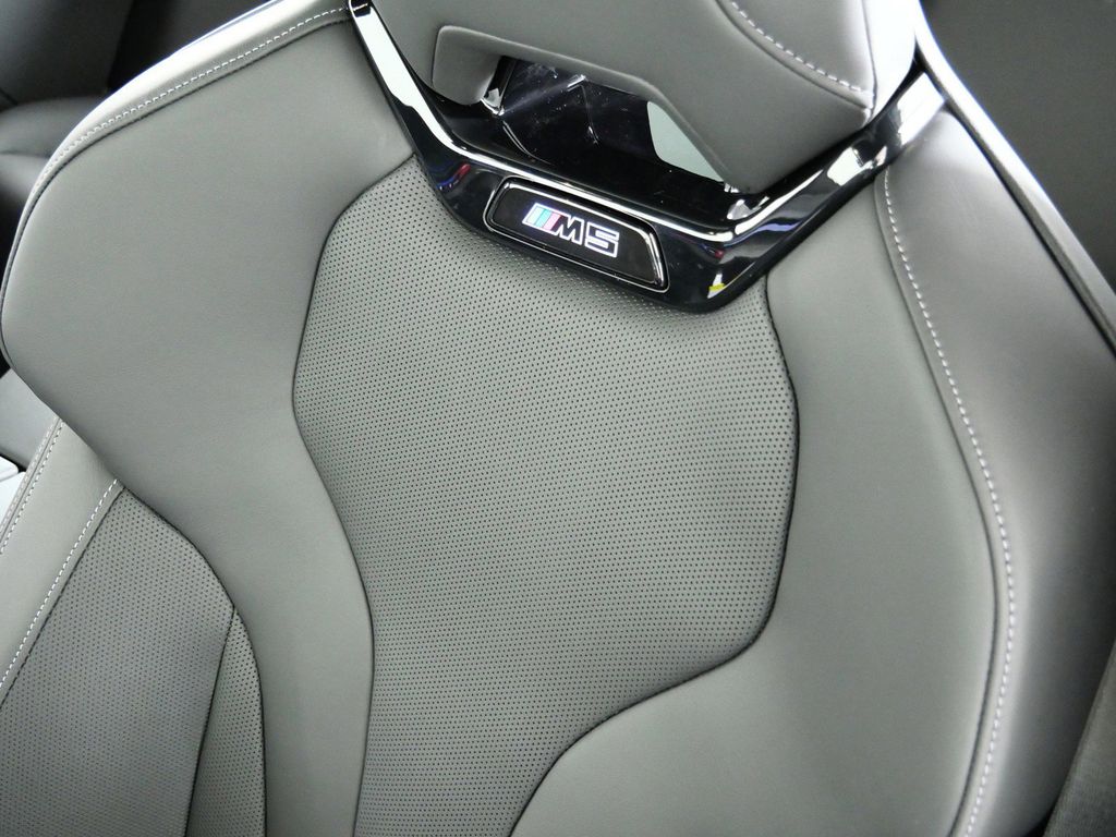Thumbnail: 2026 BMW M5 - 39