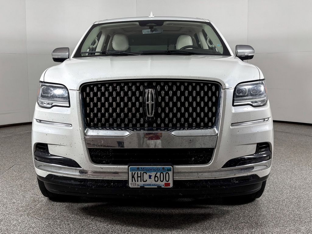 Thumbnail: 2023 Lincoln Navigator - 3