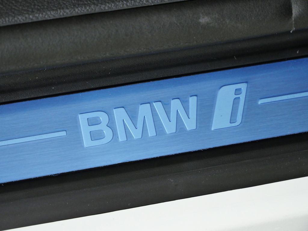 Thumbnail: 2026 BMW i4 - 23