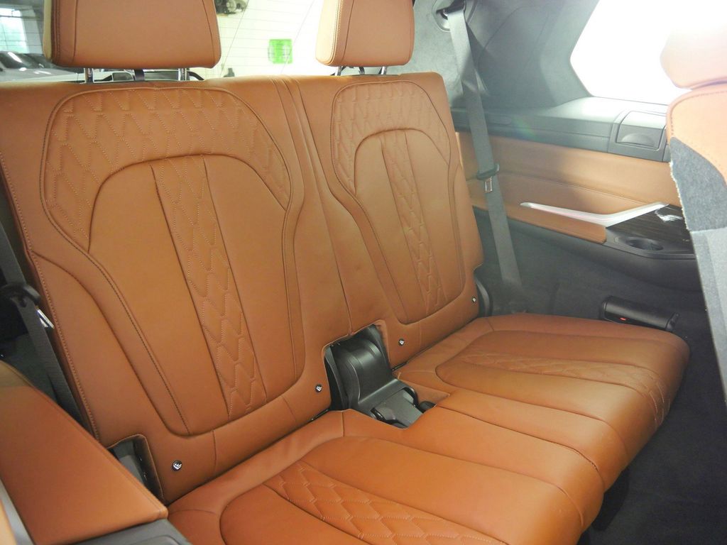 Thumbnail: 2021 BMW X7 - 28