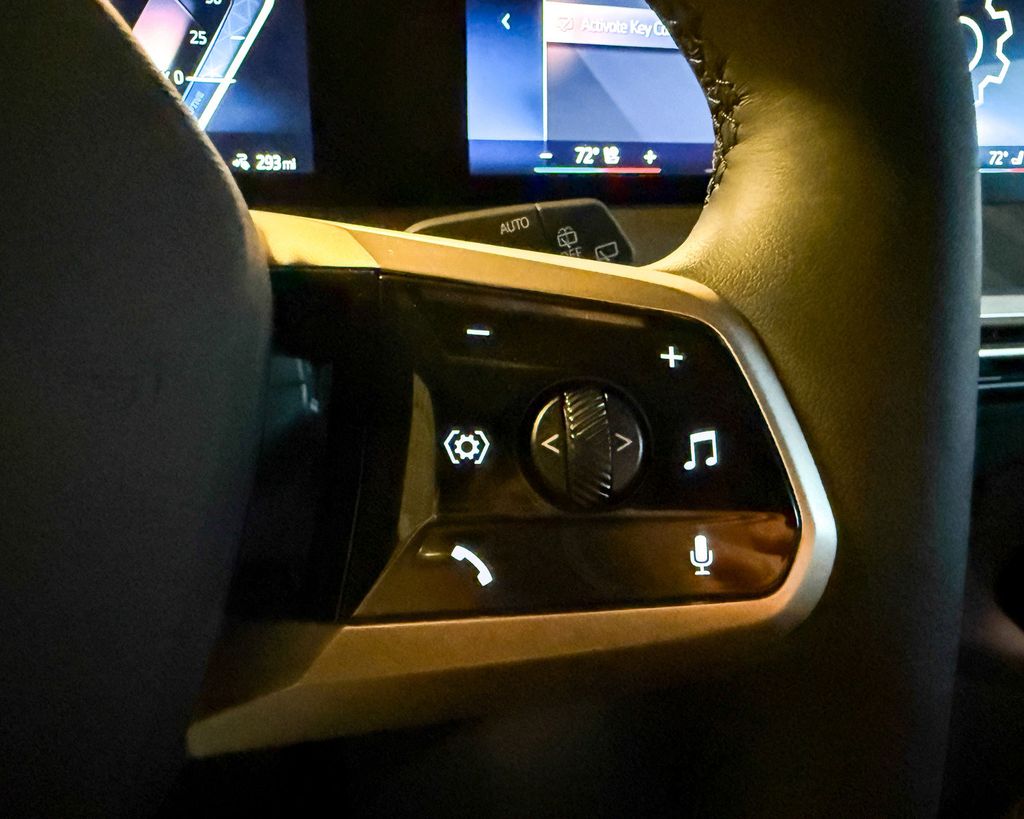 2025 BMW iX xDrive50 37