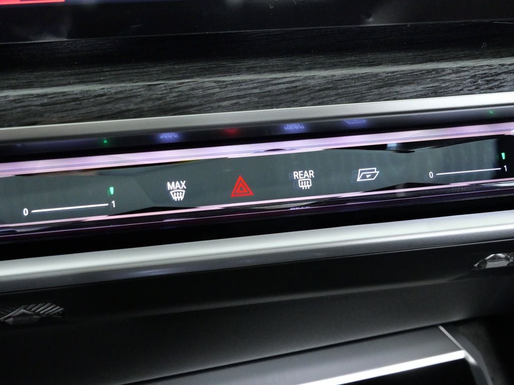 Thumbnail: 2025 BMW 7 Series - 48