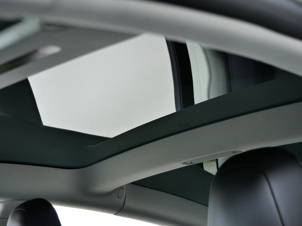 Thumbnail: 2018 Tesla Model 3 - 19