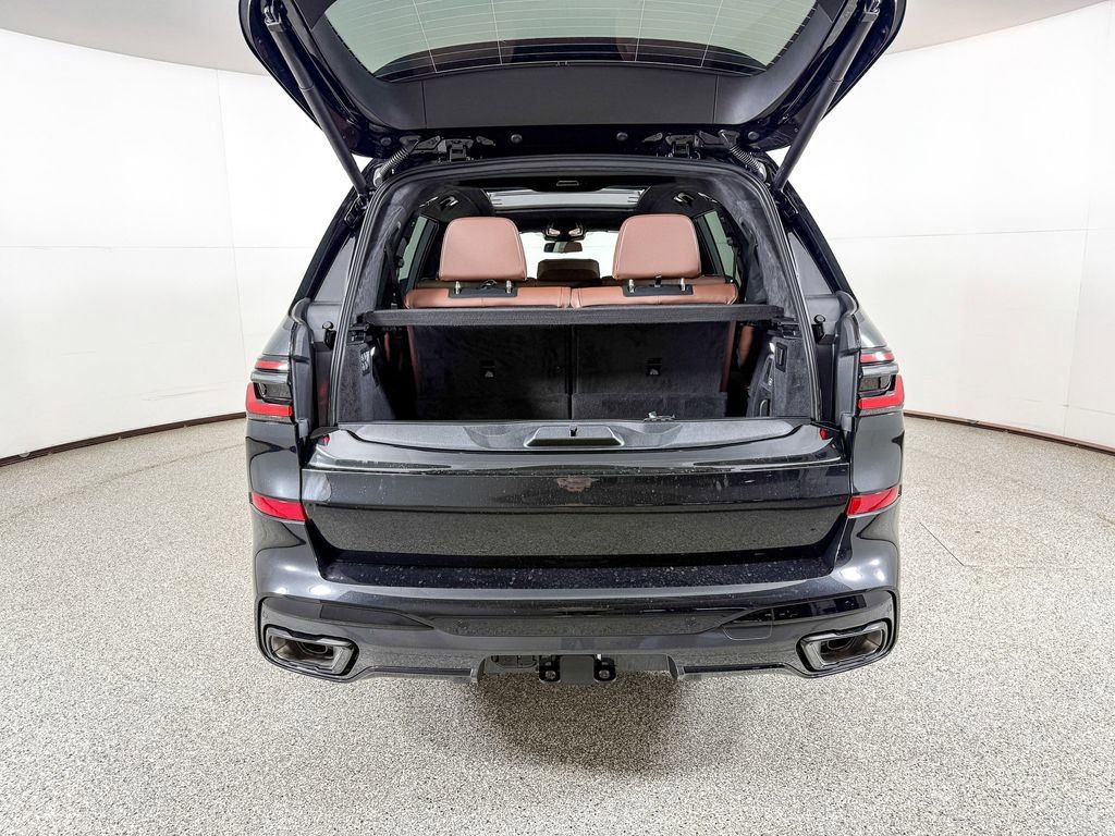 Thumbnail: 2026 BMW X7 - 18