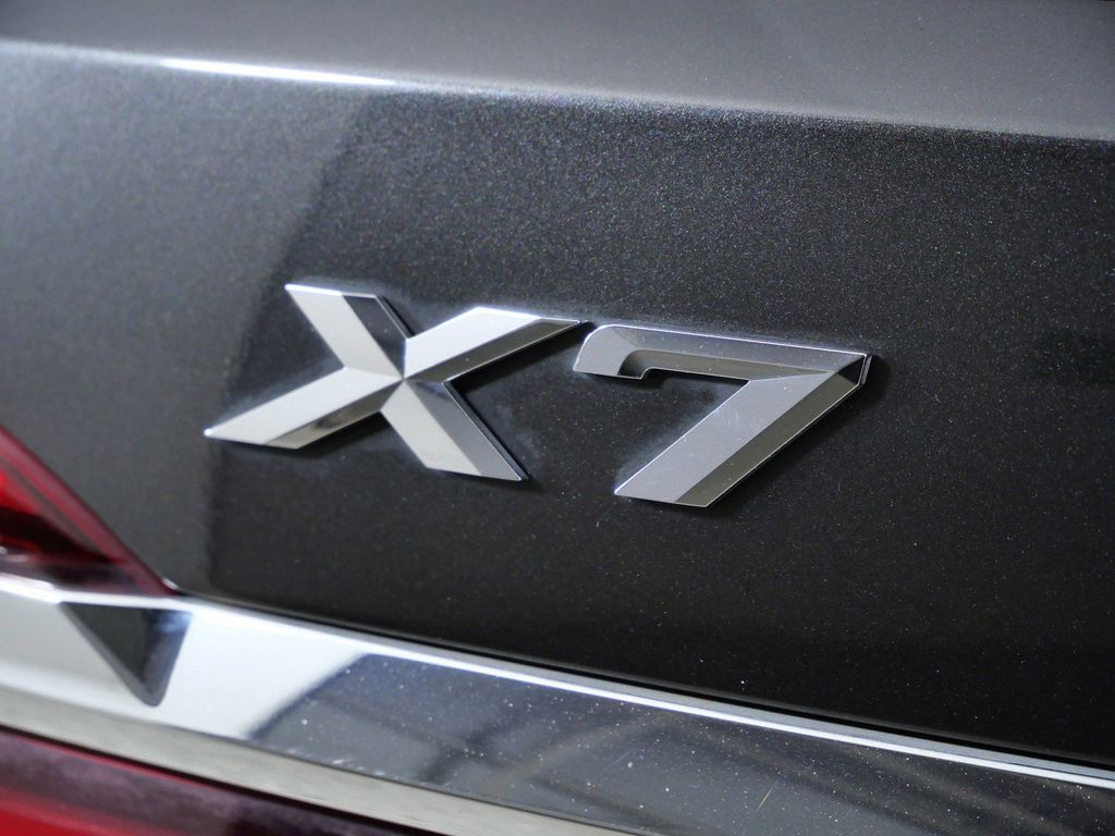 Thumbnail: 2021 BMW X7 - 14