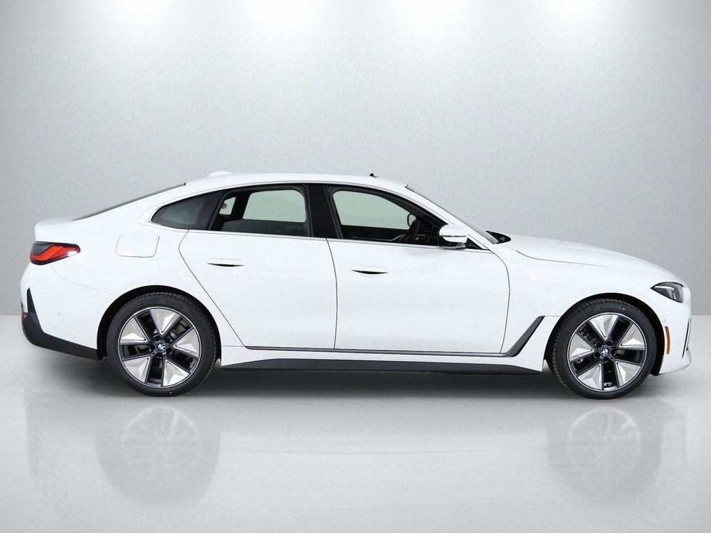 Thumbnail: 2026 BMW i4 - 8