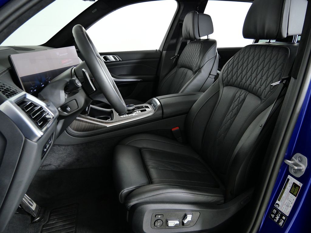 Thumbnail: 2025 BMW X7 - 41