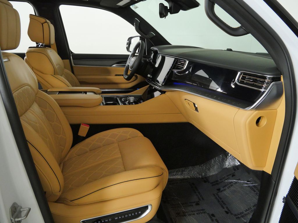 Thumbnail: 2023 Jeep Grand Wagoneer - 20