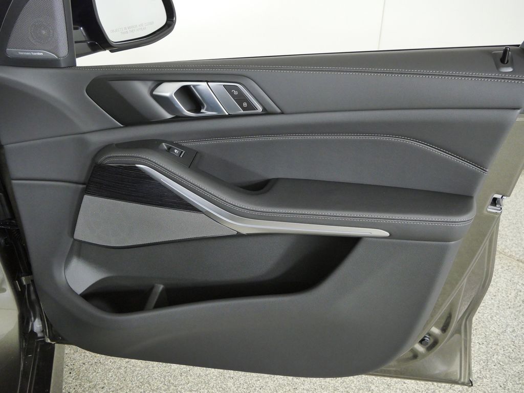 Thumbnail: 2026 BMW X5 - 19