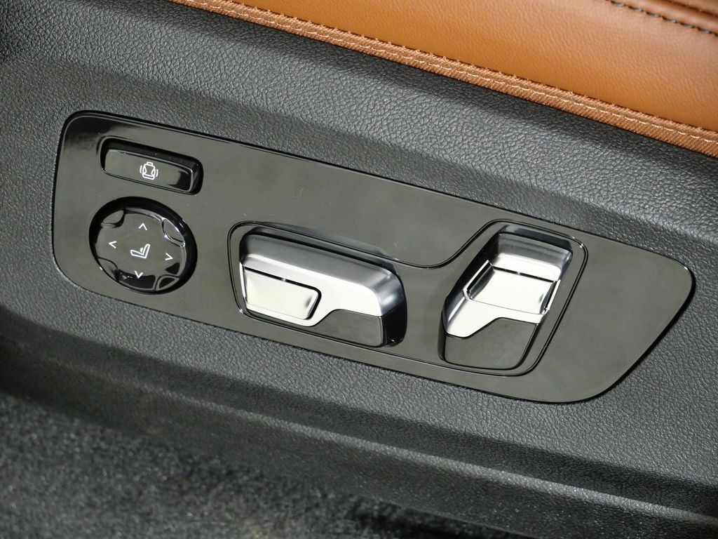 Thumbnail: 2026 BMW X7 - 40