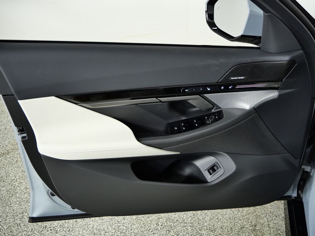 Thumbnail: 2026 BMW 5 Series - 31