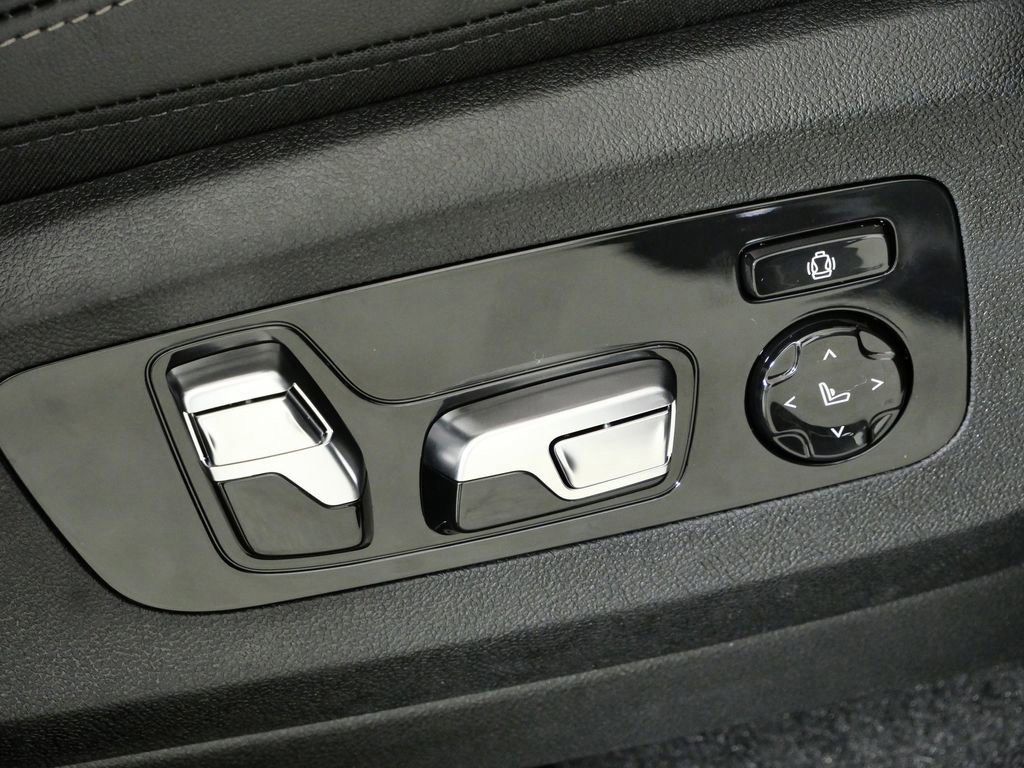 Thumbnail: 2026 BMW X7 - 23