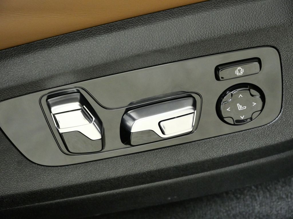 Thumbnail: 2023 BMW X6 - 22