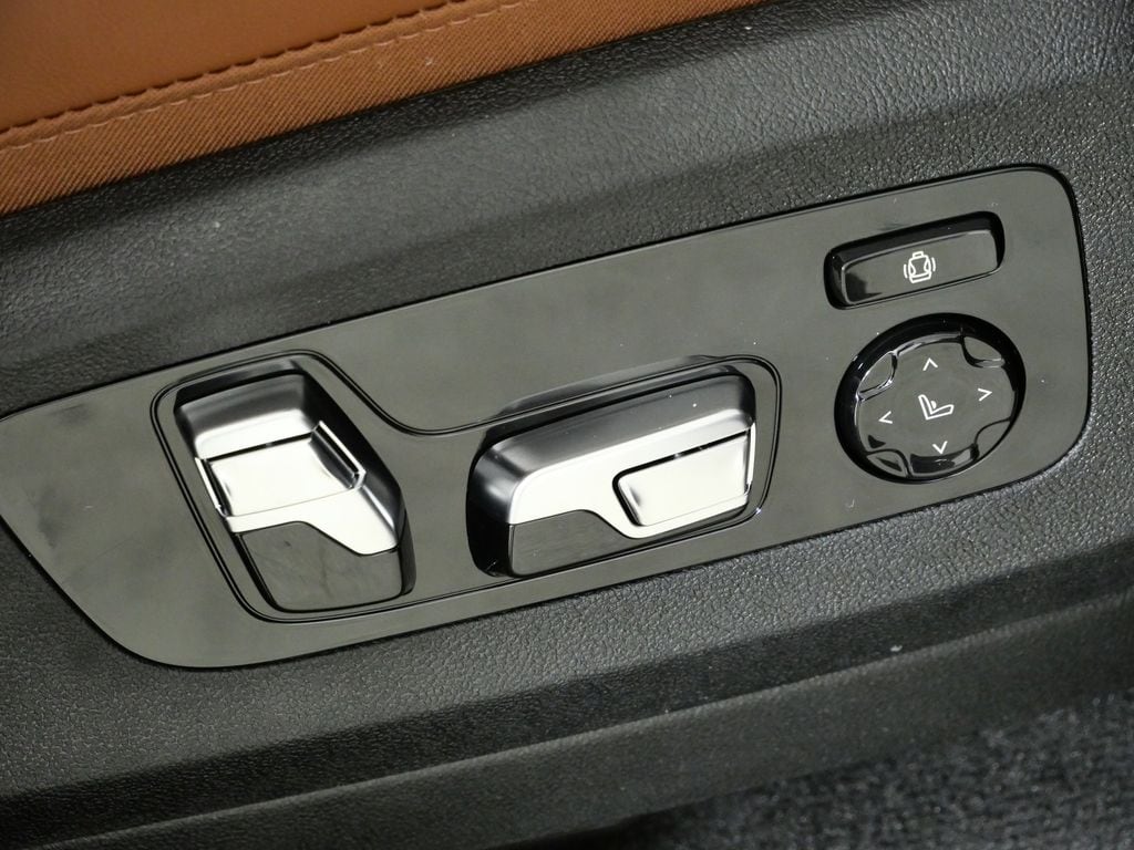 Thumbnail: 2026 BMW X7 - 22