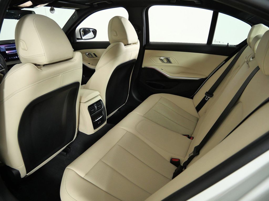 Thumbnail: 2025 BMW 3 Series - 33