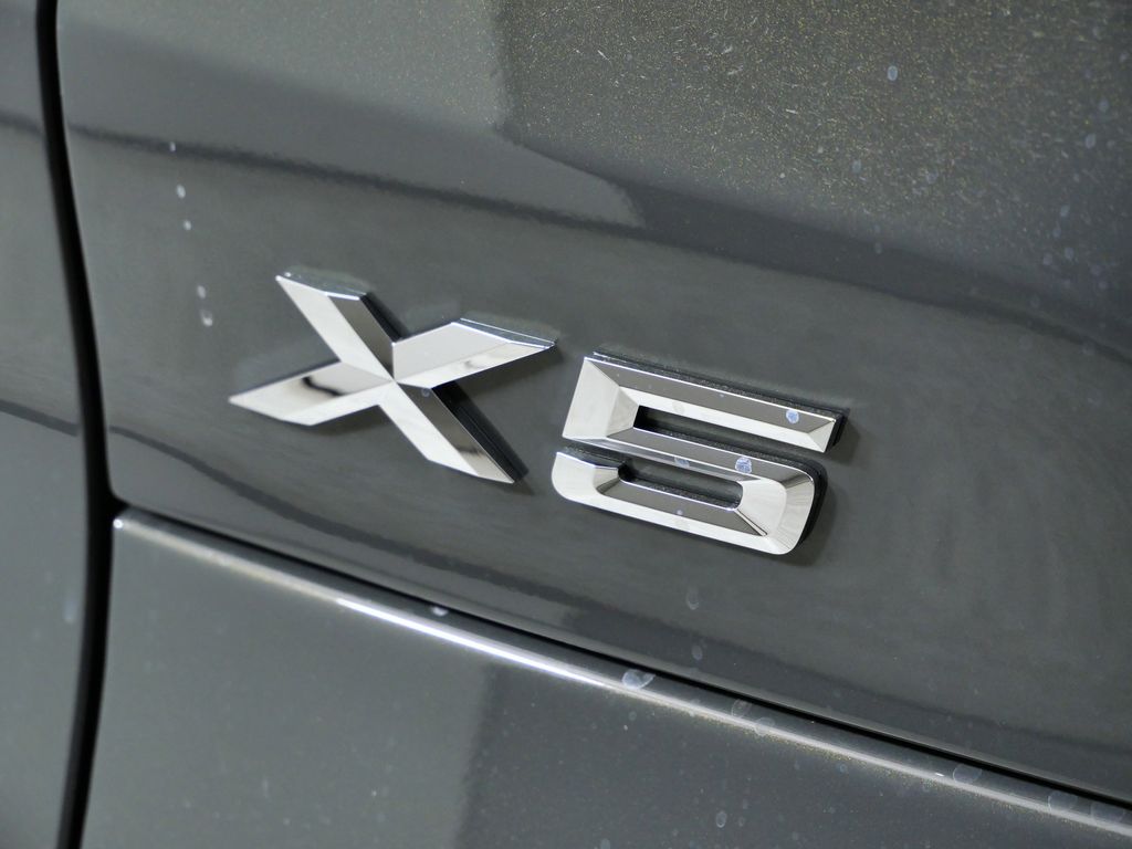 Thumbnail: 2026 BMW X5 - 13