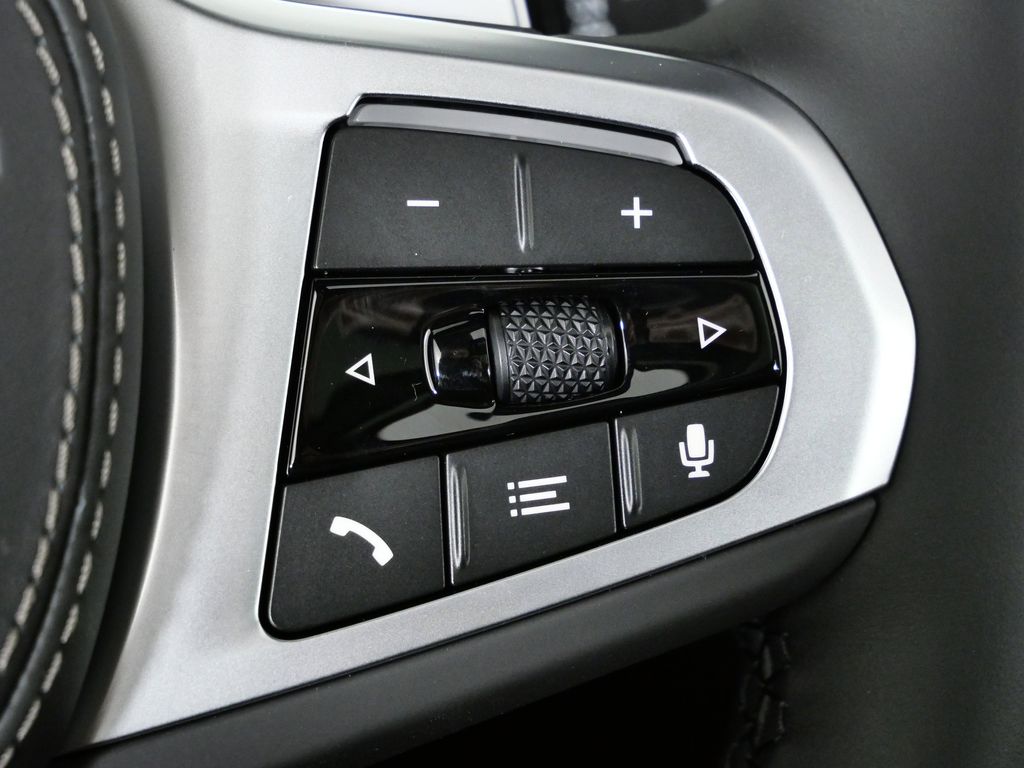 Thumbnail: 2026 BMW X7 - 43