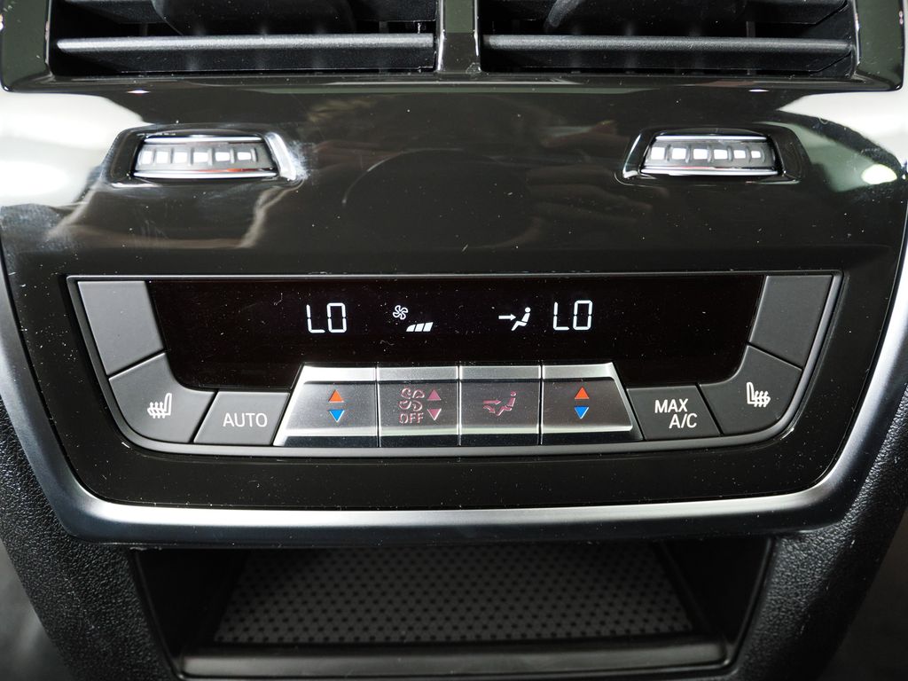 Thumbnail: 2026 BMW X7 - 31