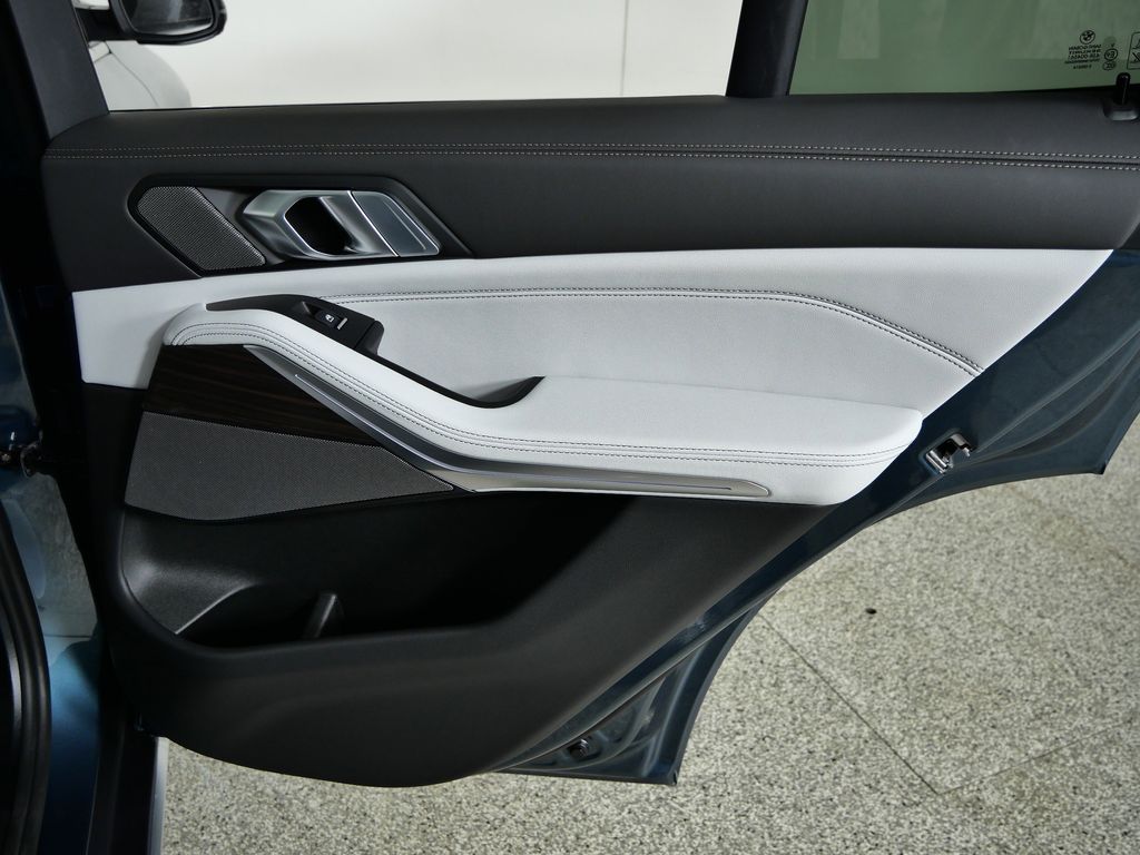 Thumbnail: 2026 BMW X5 - 25