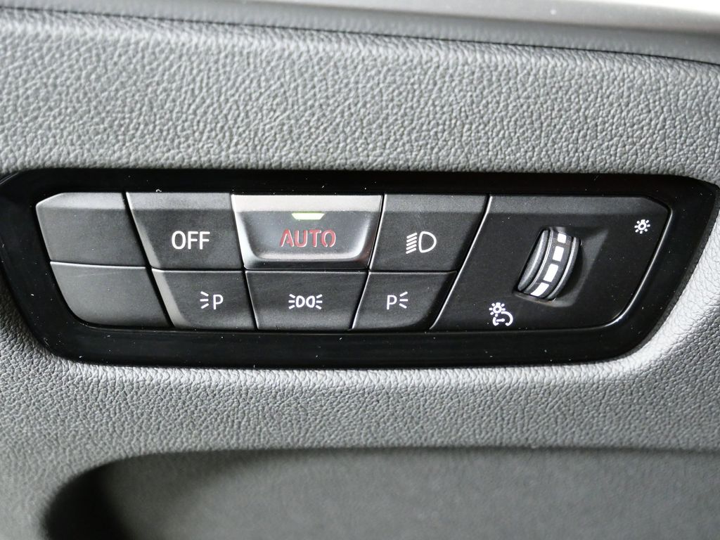 Thumbnail: 2025 BMW 3 Series - 43