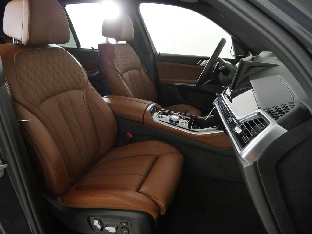 Thumbnail: 2026 BMW X5 - 21