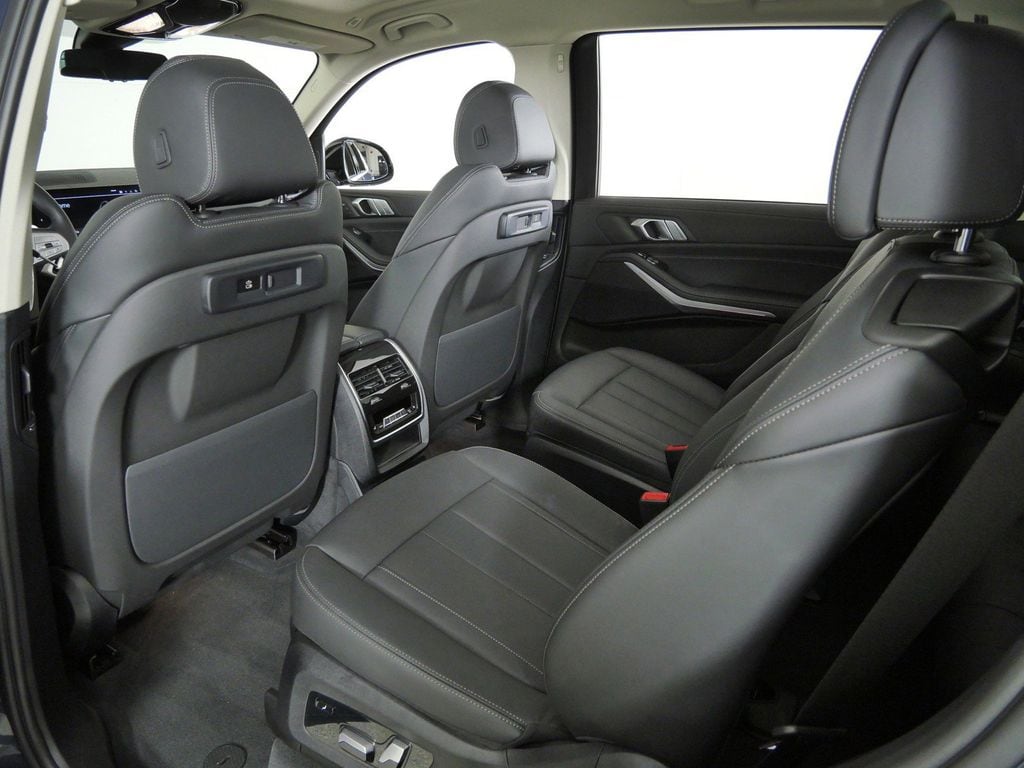 Thumbnail: 2022 BMW X7 - 38