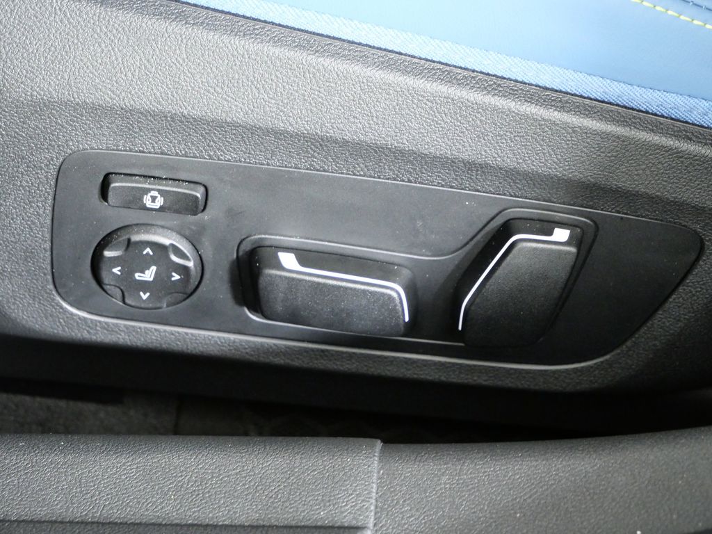 Thumbnail: 2026 BMW M3 - 37