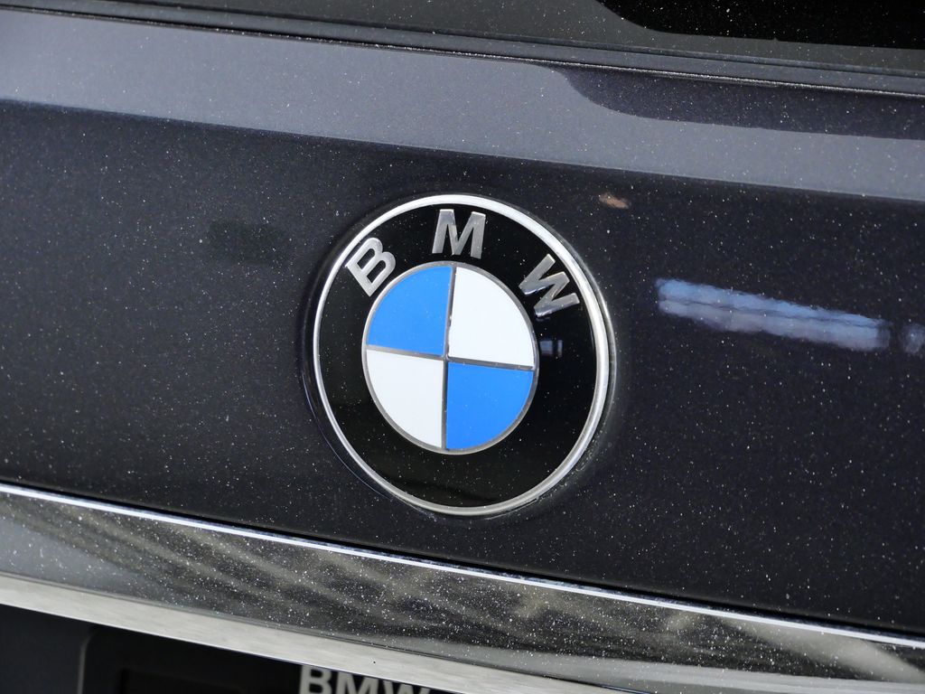 Thumbnail: 2022 BMW X7 - 12