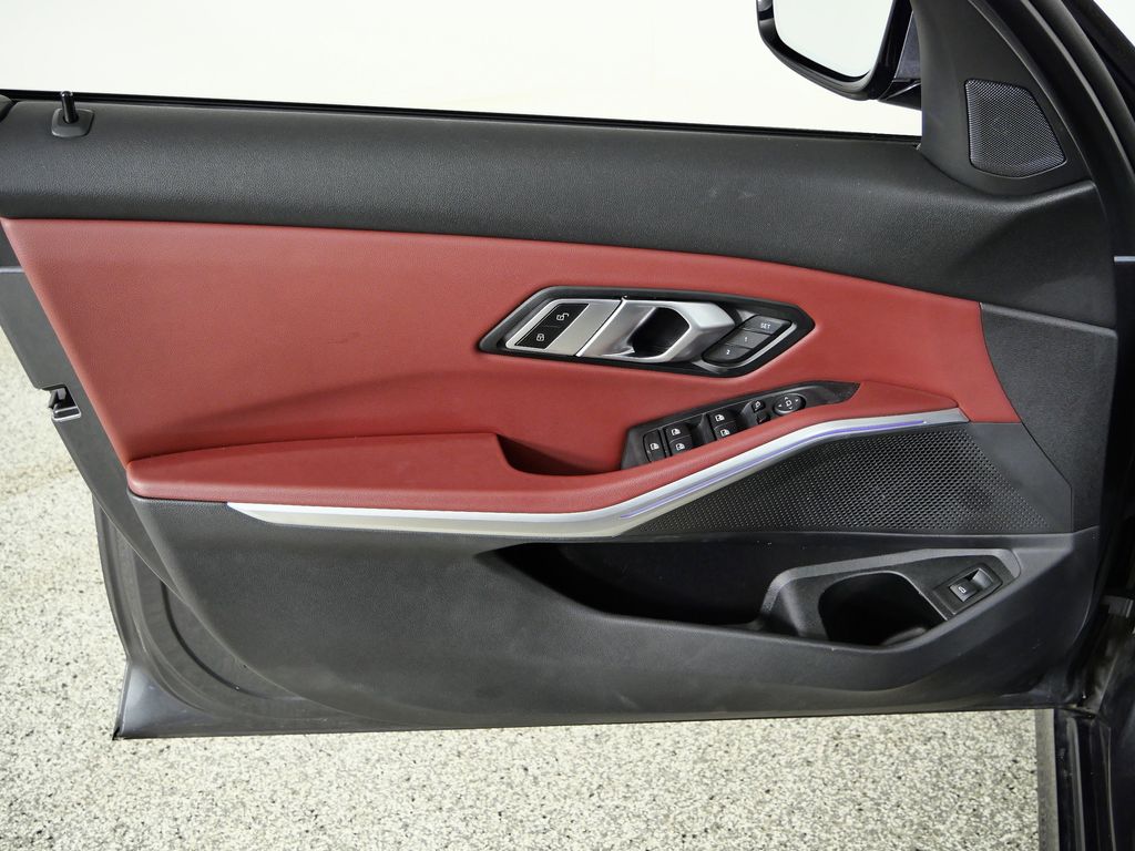 Thumbnail: 2022 BMW 3 Series - 33