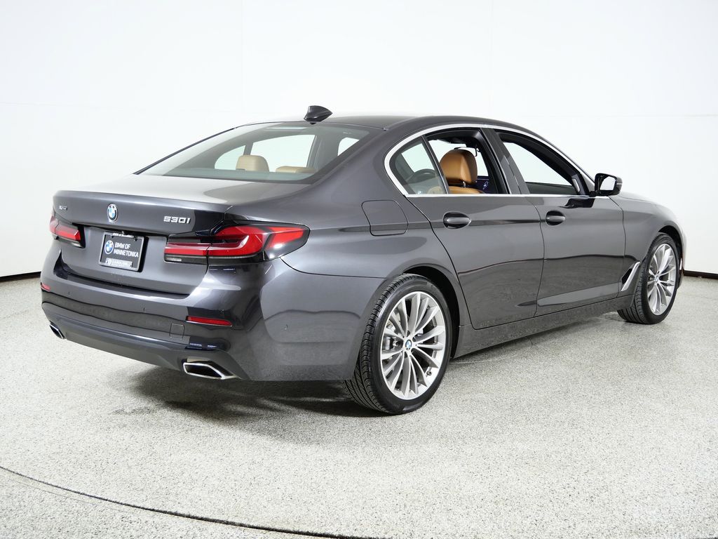 Thumbnail: 2021 BMW 5 Series - 10