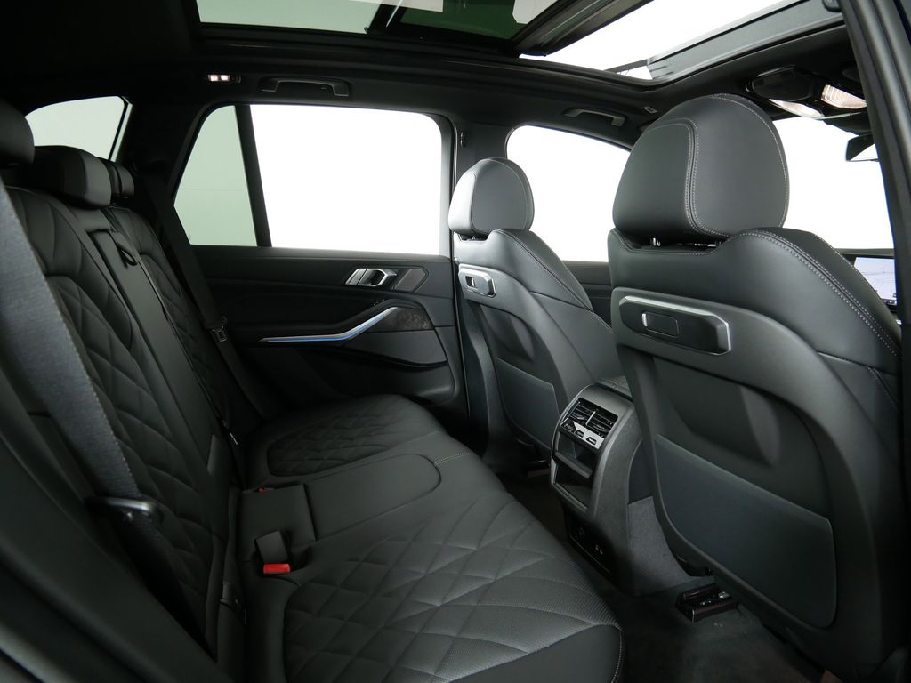 Thumbnail: 2026 BMW X5 - 23