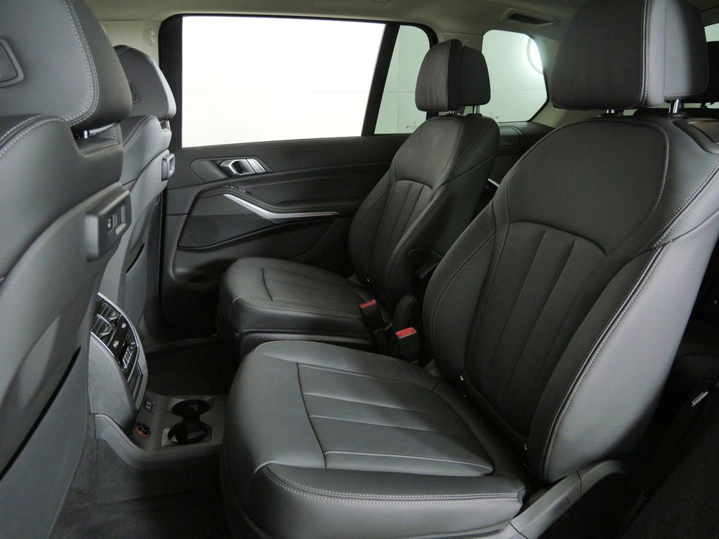 Thumbnail: 2022 BMW X7 - 39