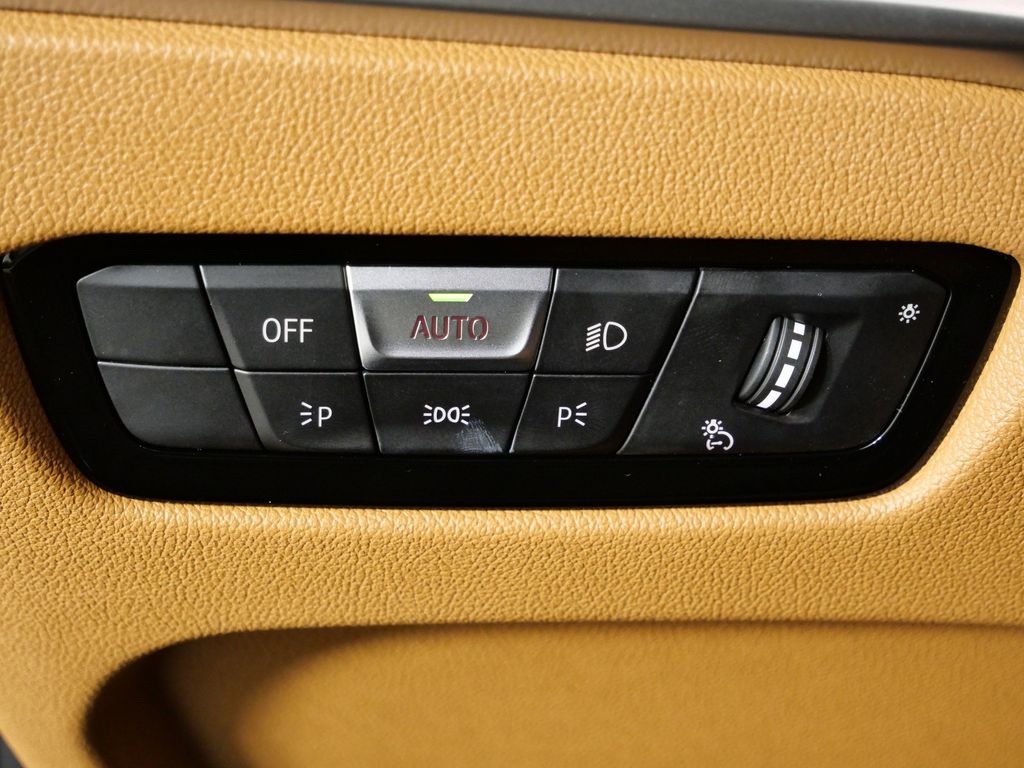 Thumbnail: 2026 BMW i4 - 39