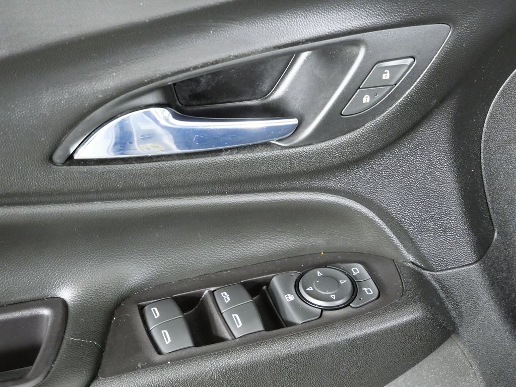 Thumbnail: 2021 Chevrolet Equinox - 34