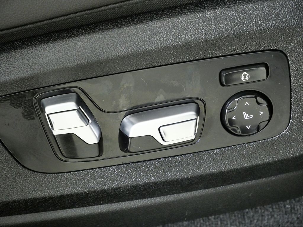 Thumbnail: 2022 BMW X7 - 23