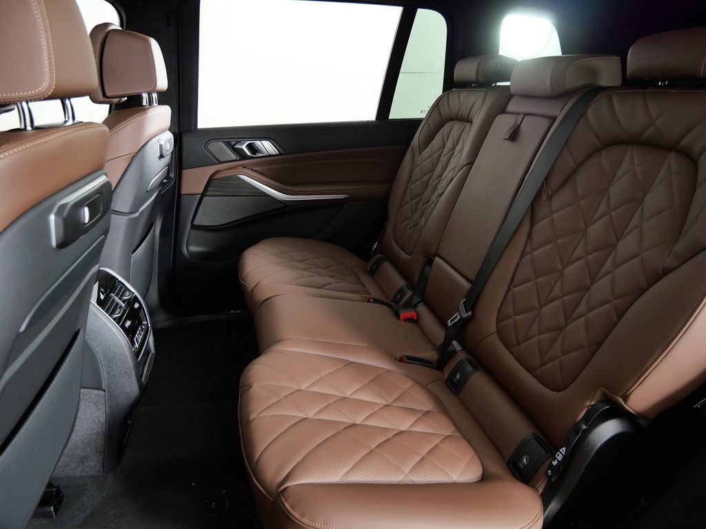 Thumbnail: 2026 BMW X7 - 37