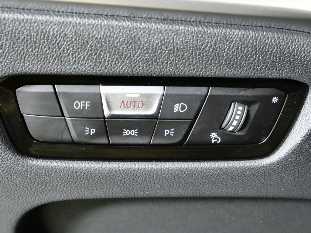 Thumbnail: 2026 BMW i4 - 39