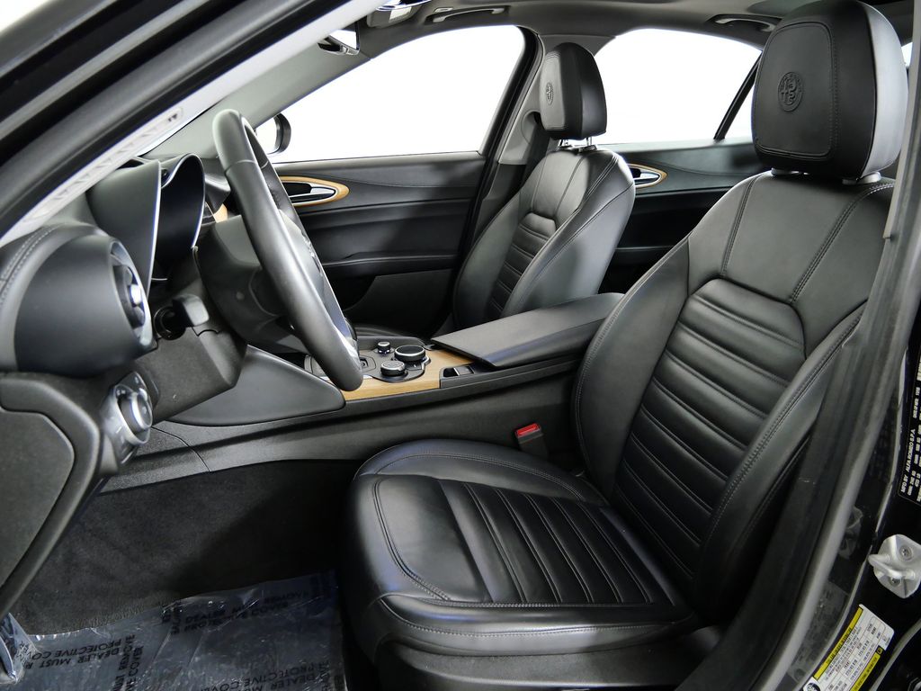 Thumbnail: 2017 Alfa Romeo Giulia - 34