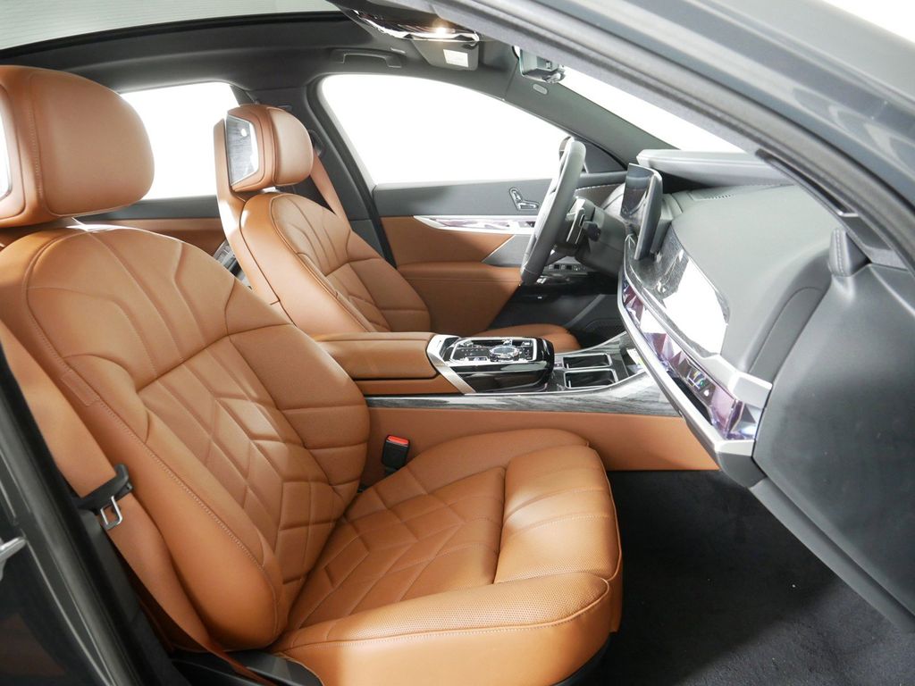 Thumbnail: 2025 BMW 7 Series - 21