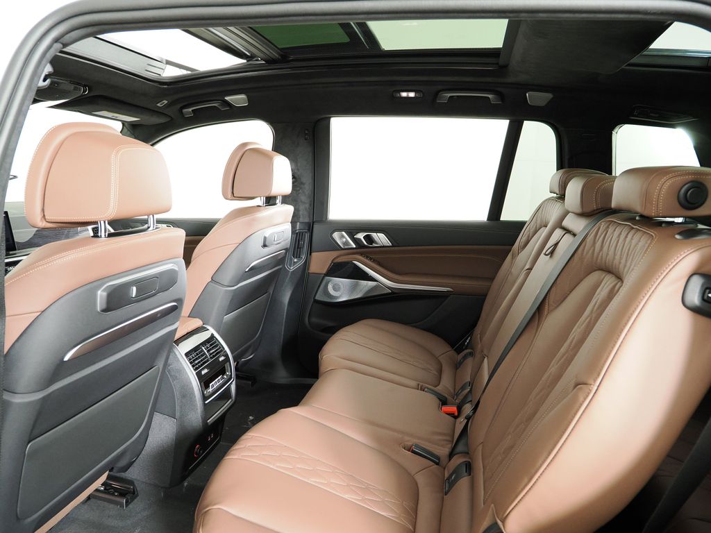 Thumbnail: 2026 BMW X7 - 29