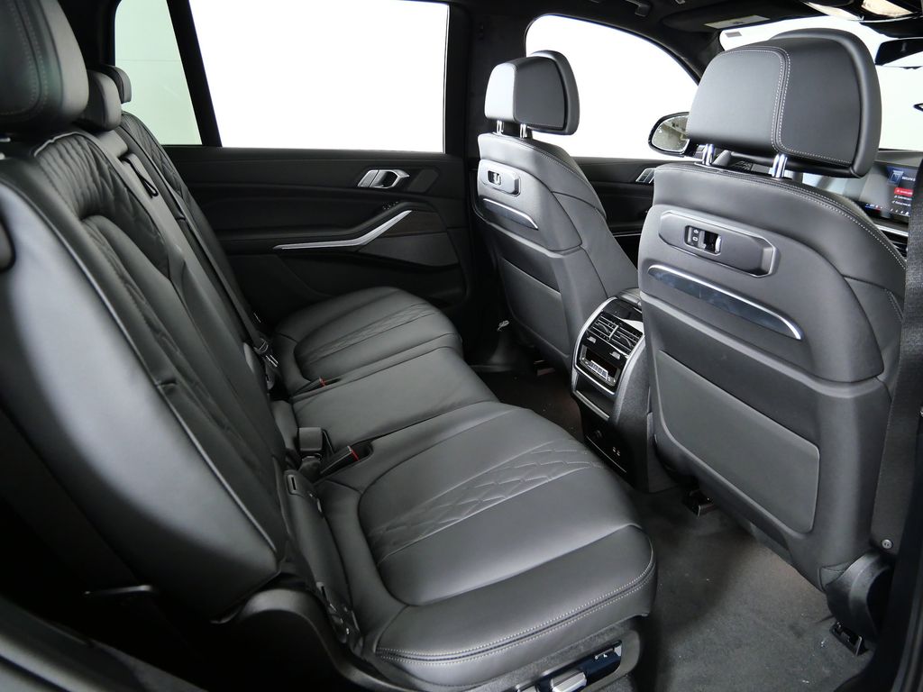 Thumbnail: 2026 BMW X7 - 26