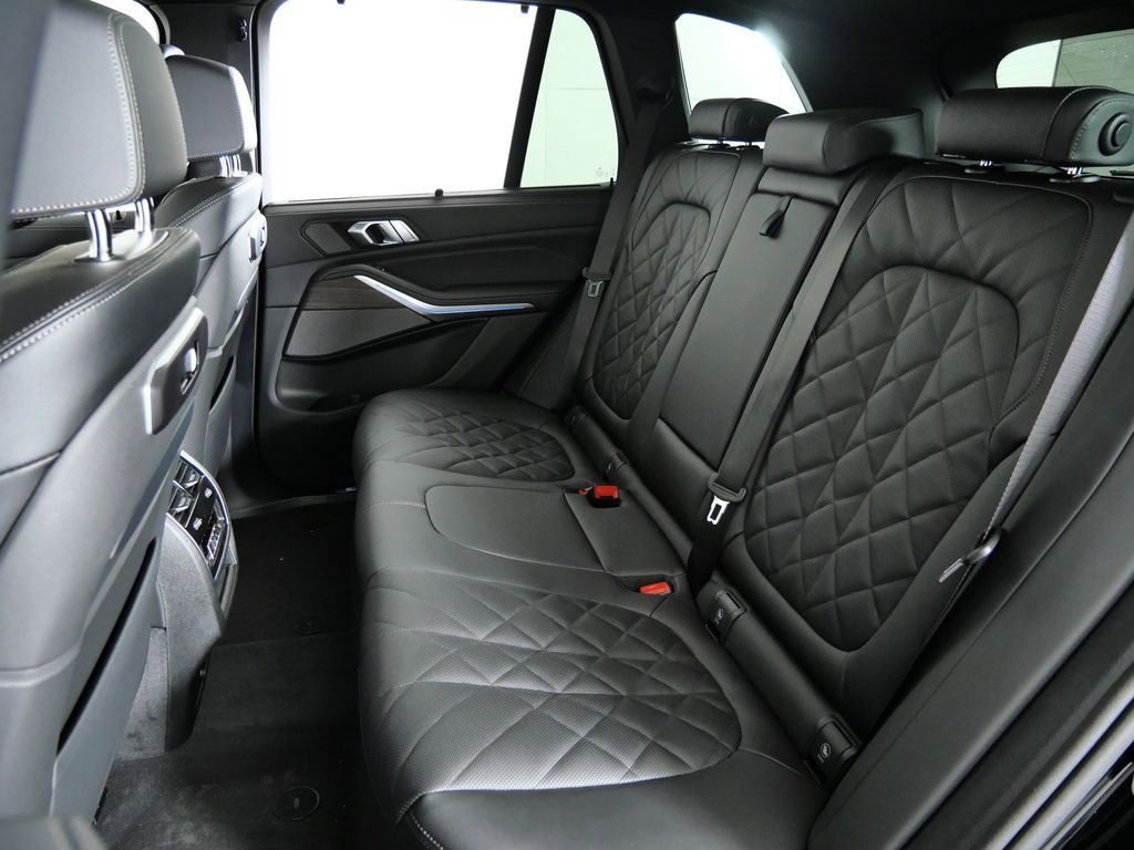 Thumbnail: 2026 BMW X5 - 33