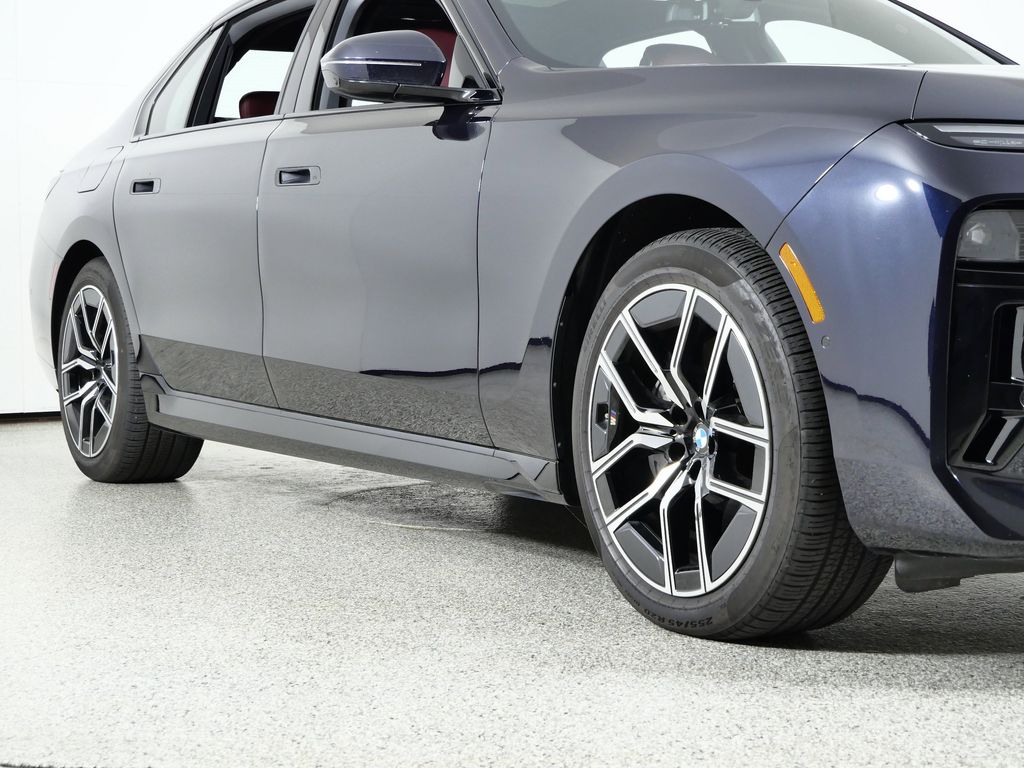 Thumbnail: 2025 BMW 7 Series - 7