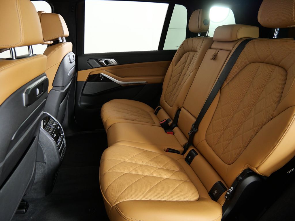 Thumbnail: 2023 BMW X7 - 40