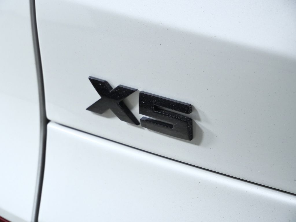 Thumbnail: 2026 BMW X5 - 13