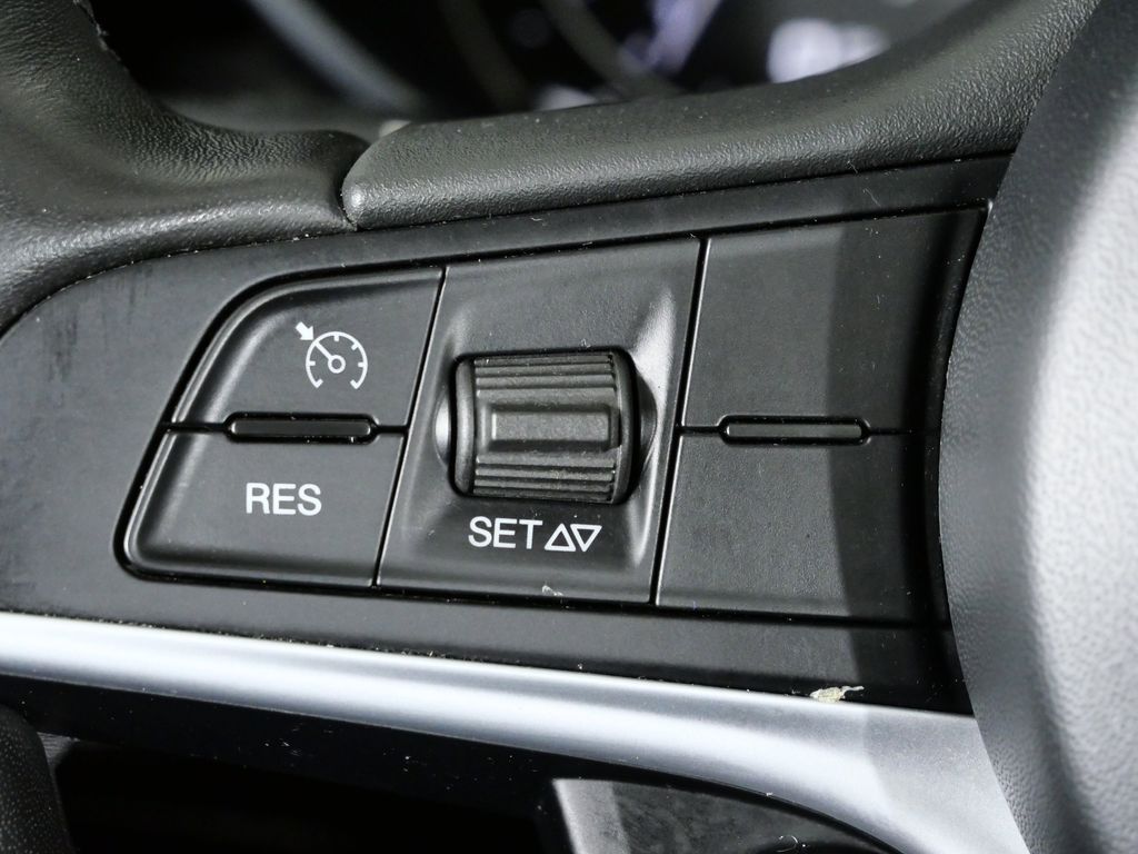 Thumbnail: 2017 Alfa Romeo Giulia - 40