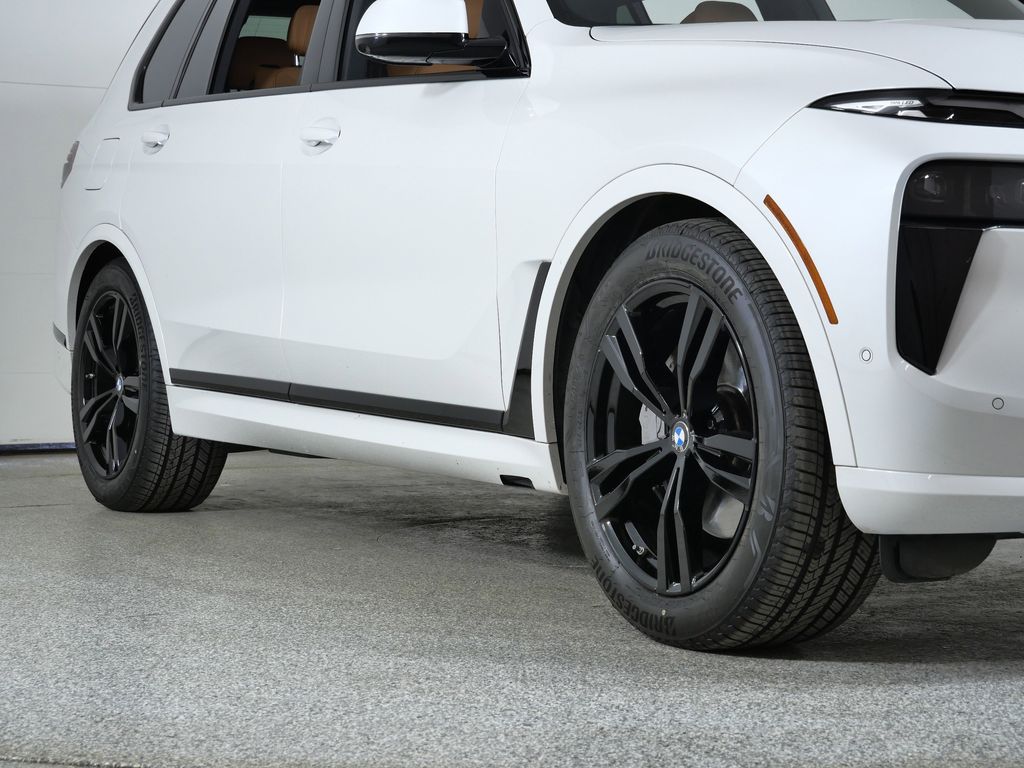 Thumbnail: 2023 BMW X7 - 8